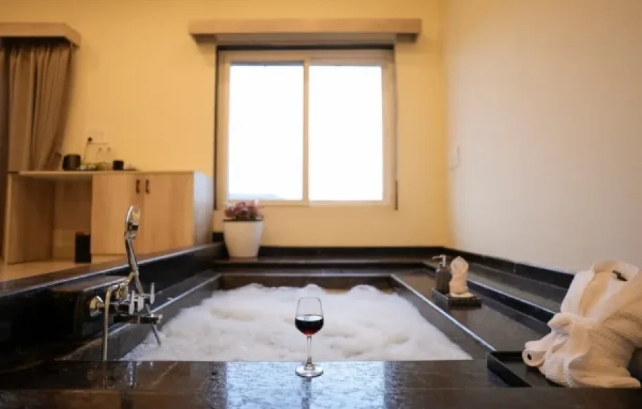 Amrita – Luxury Room With Bubble Bath Tub